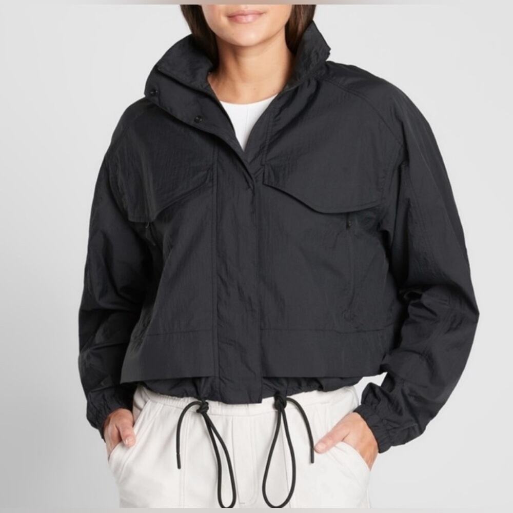 NWT Athleta Canopy Cropped Parachute Jacket Black Nylon Size Medium Lightweight